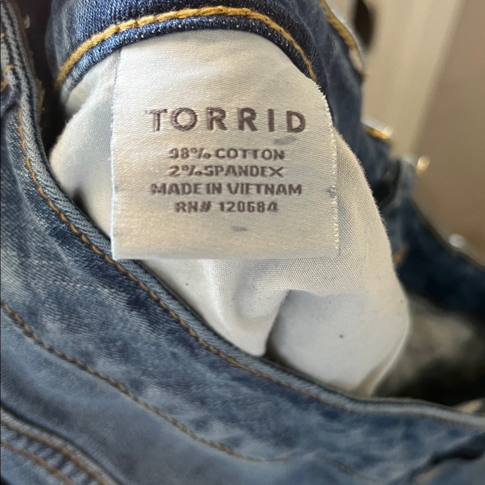 Torrid Women’s Light Blue Distressed Boyfriend Jeans Street wear Casual Sz 16 - Picture 6 of 9